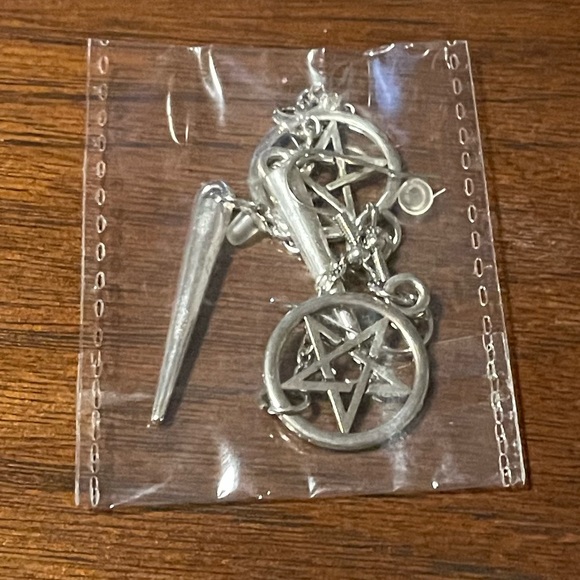 🧙‍♀️ Pentagram Danglers Witch Wizard Earrings 🧙‍♀️ - Picture 5 of 5